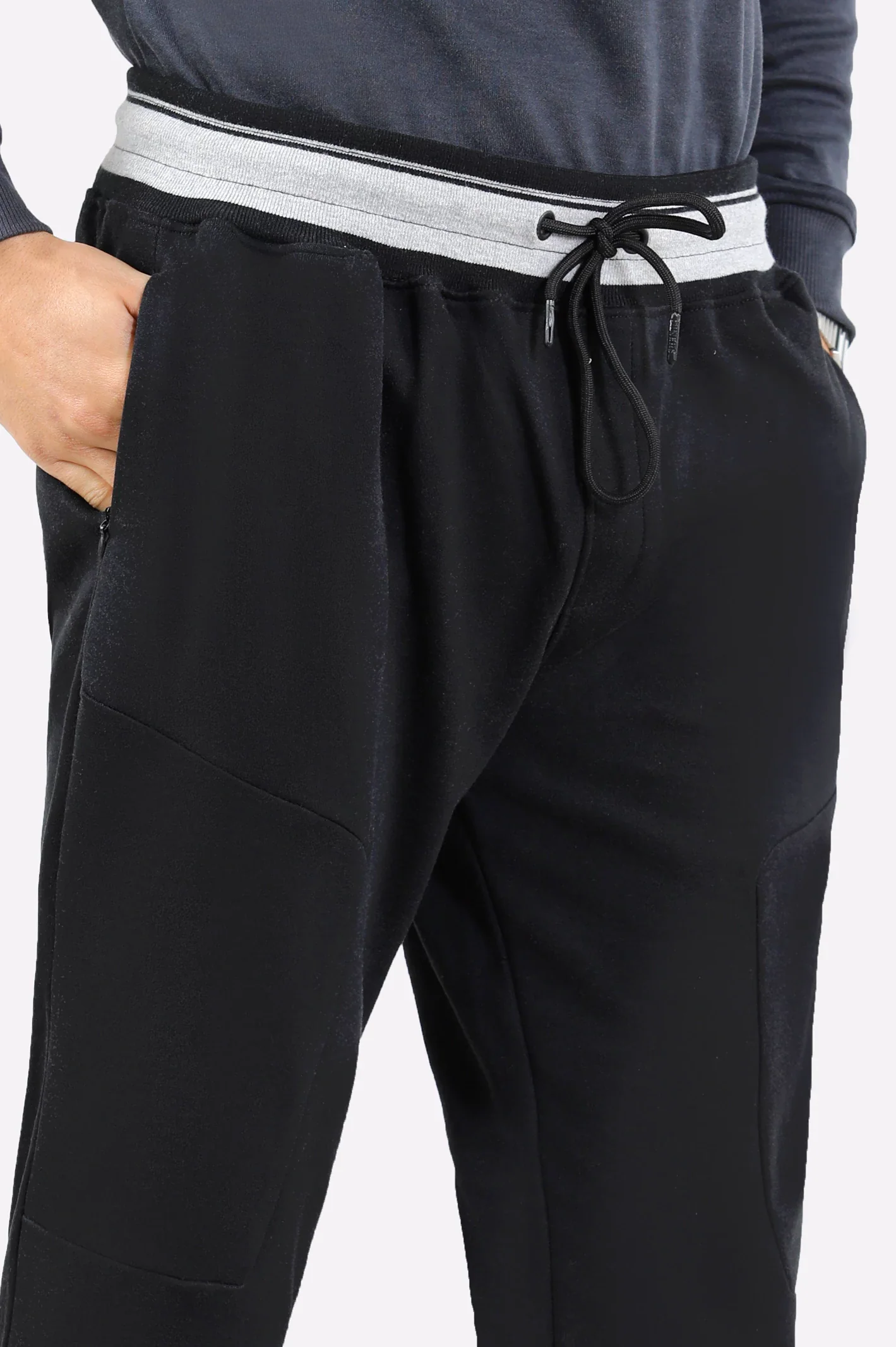 Black Knitted Jog Pant - Image 2