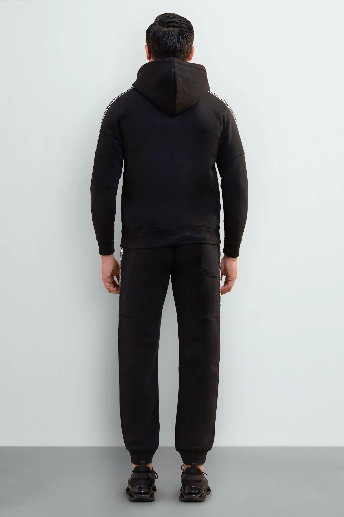 Men's Black Solid Zip-Up Hoodie - Image 4