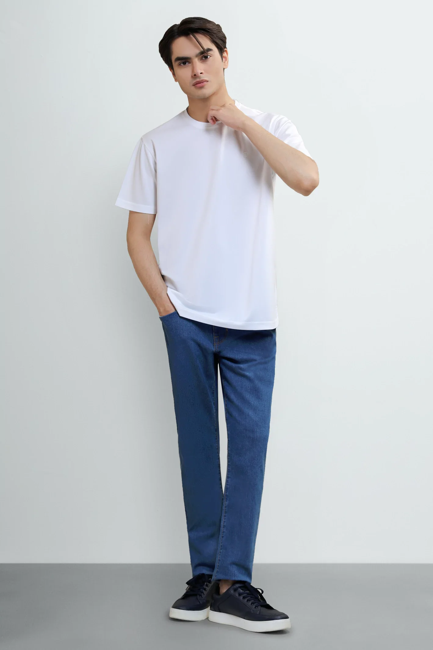 White Basic Crew Neck T-Shirt - Image 2