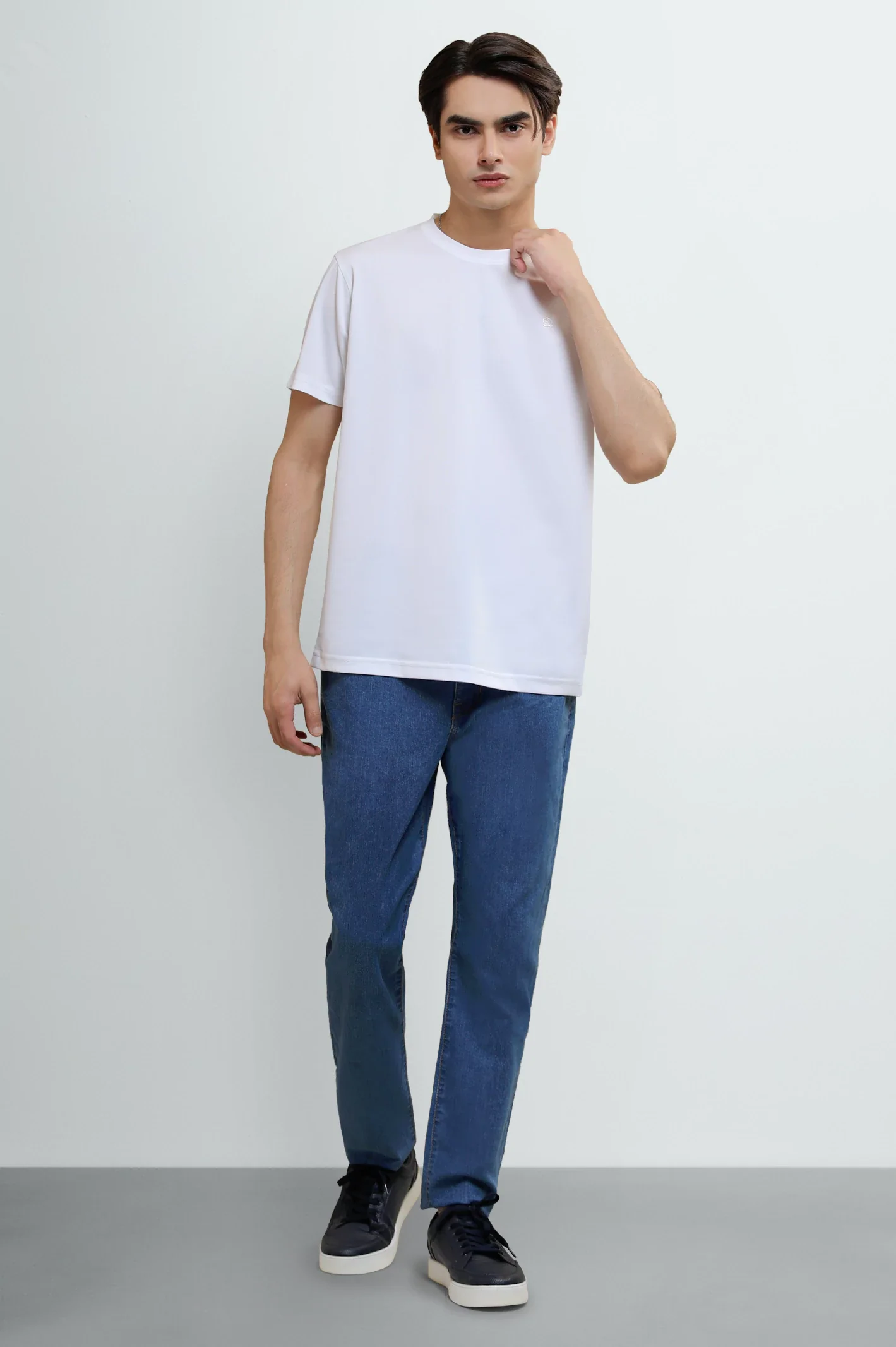 White Basic Crew Neck T-Shirt - Image 2