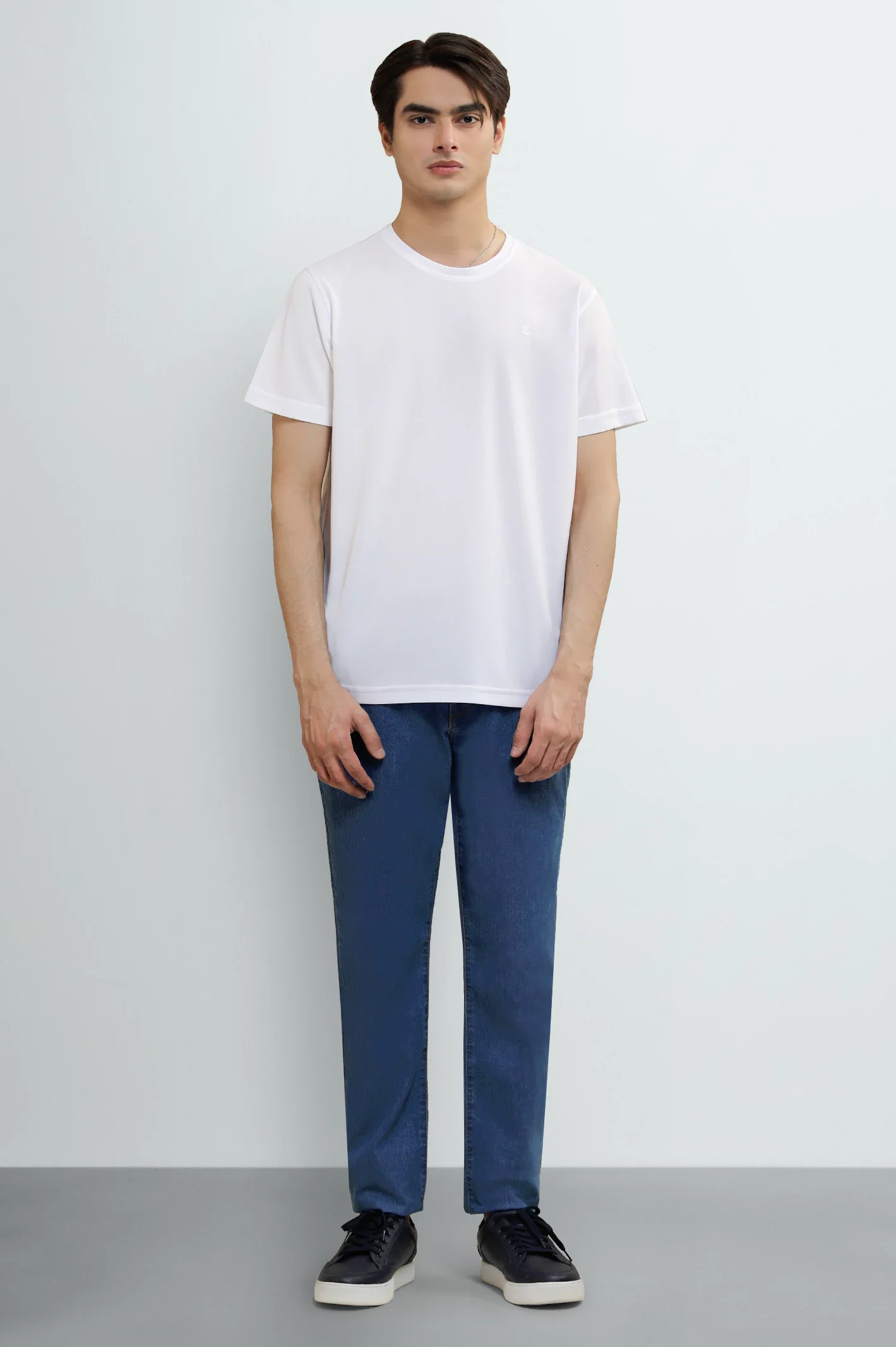 White Basic Crew Neck T-Shirt - Image 2