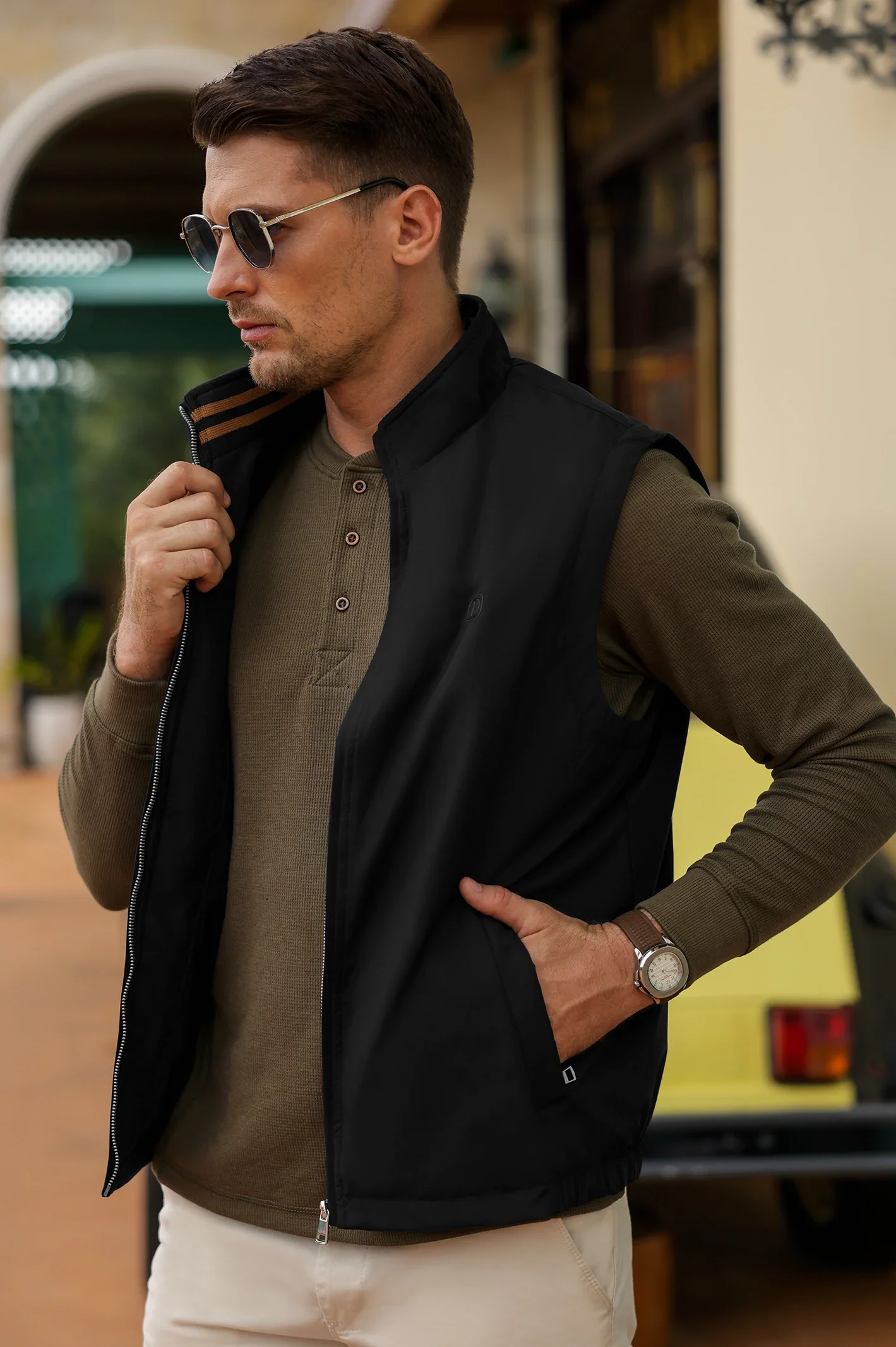 Men Casual Black Full-Zip Sleeveless Vest - Image 3