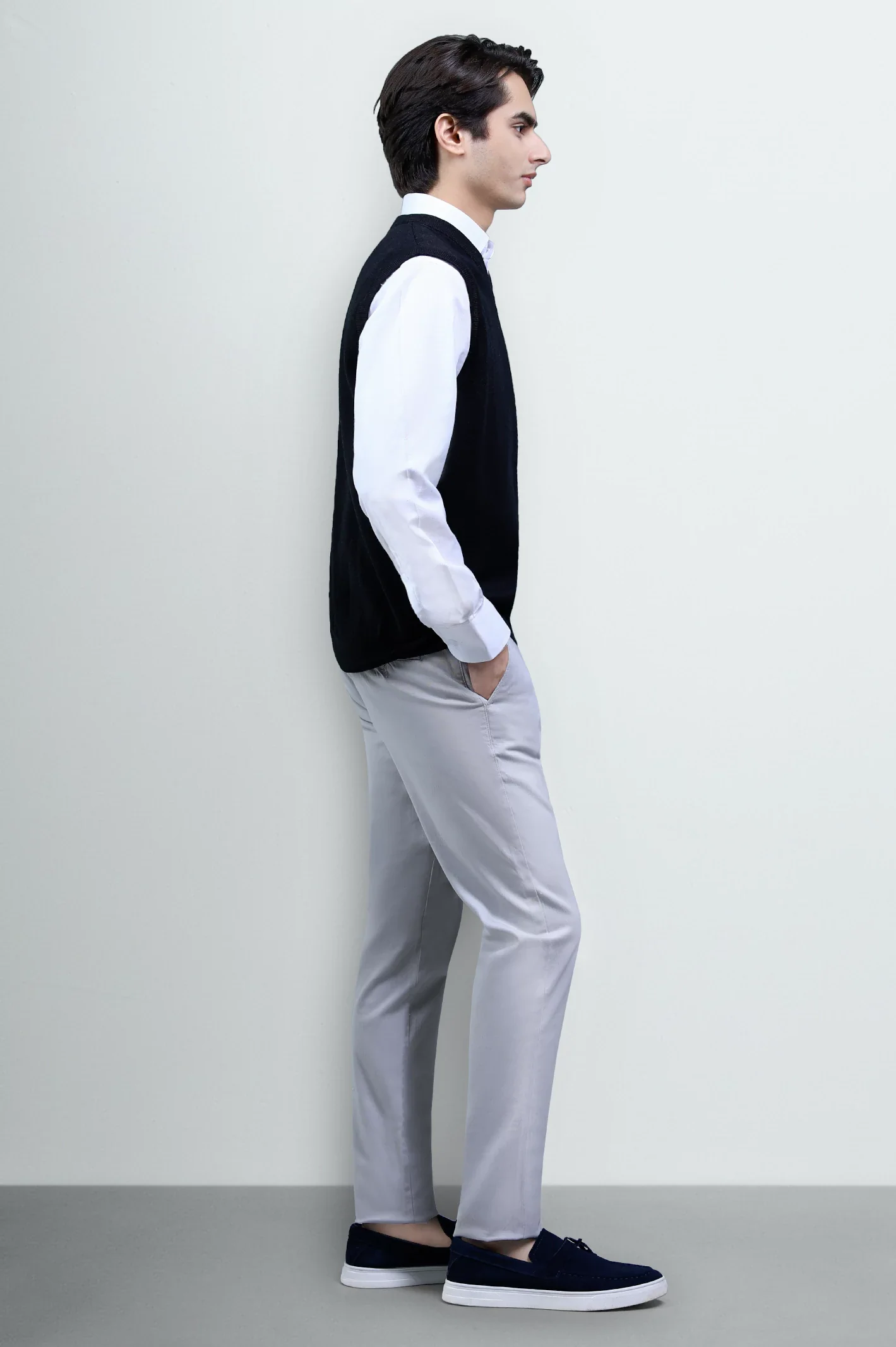 Black Sleeveless V-Neck Sweater - Image 4
