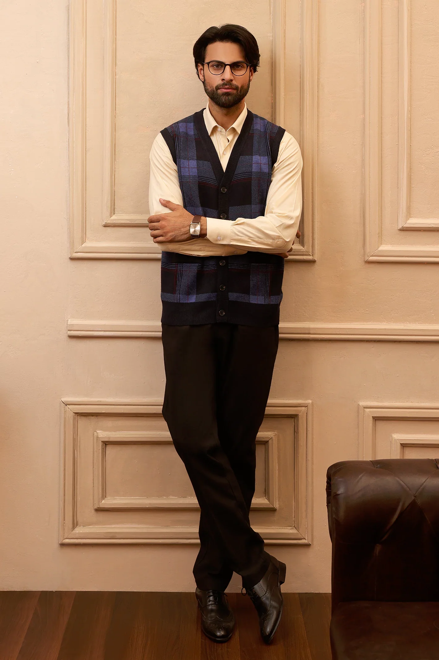 Men Multi Navy Sleeveless Cardigan - Image 2