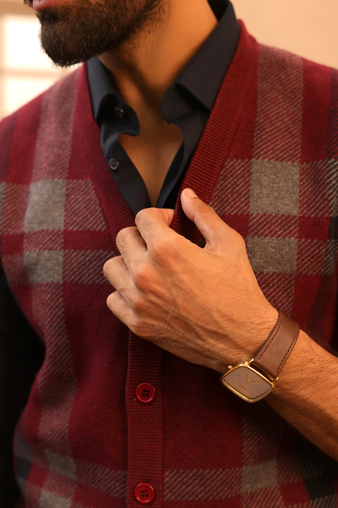 Men Maroon Sleeveless Cardigan - Image 4