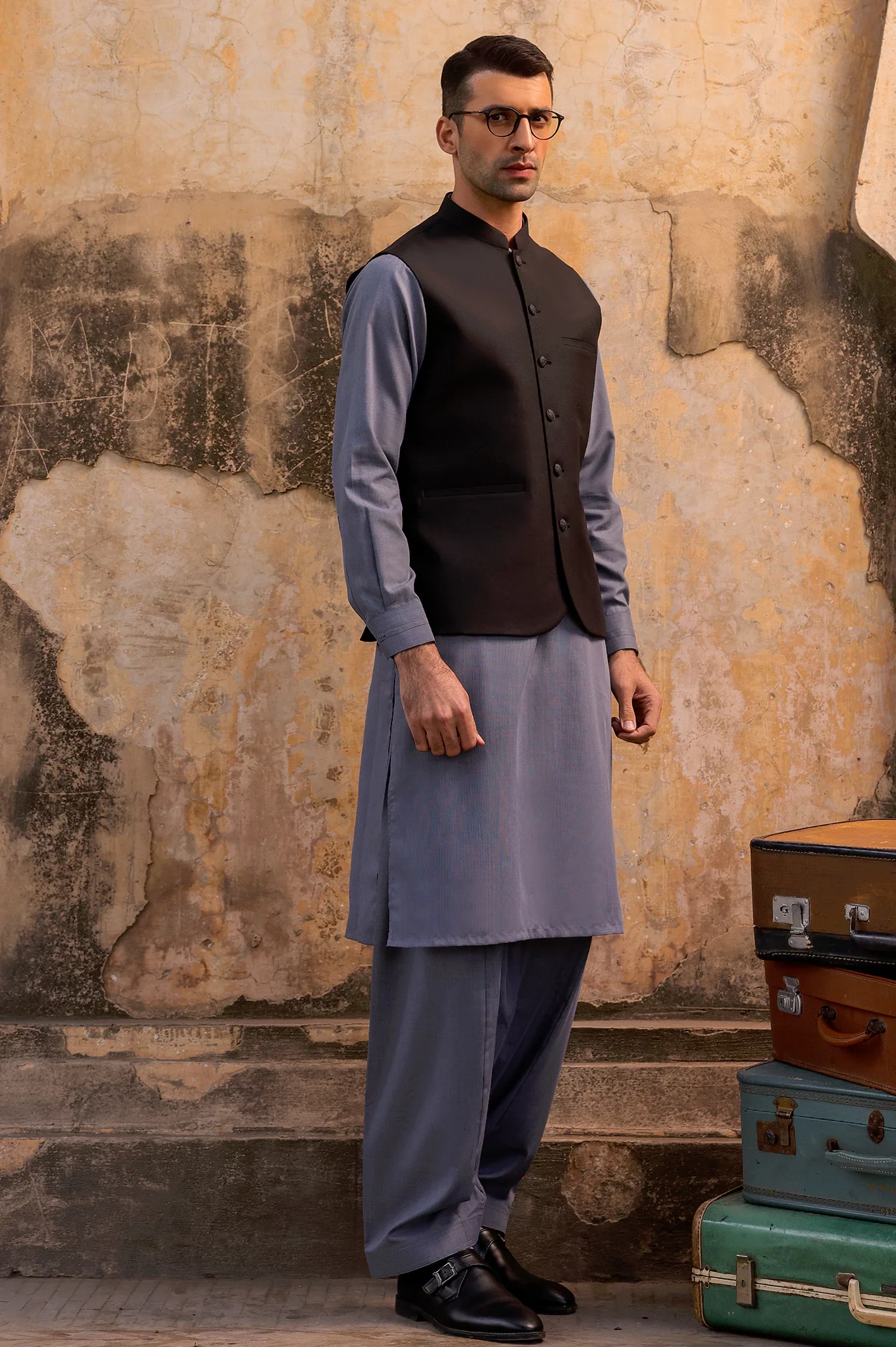 Black Premium Waistcoat - Image 3