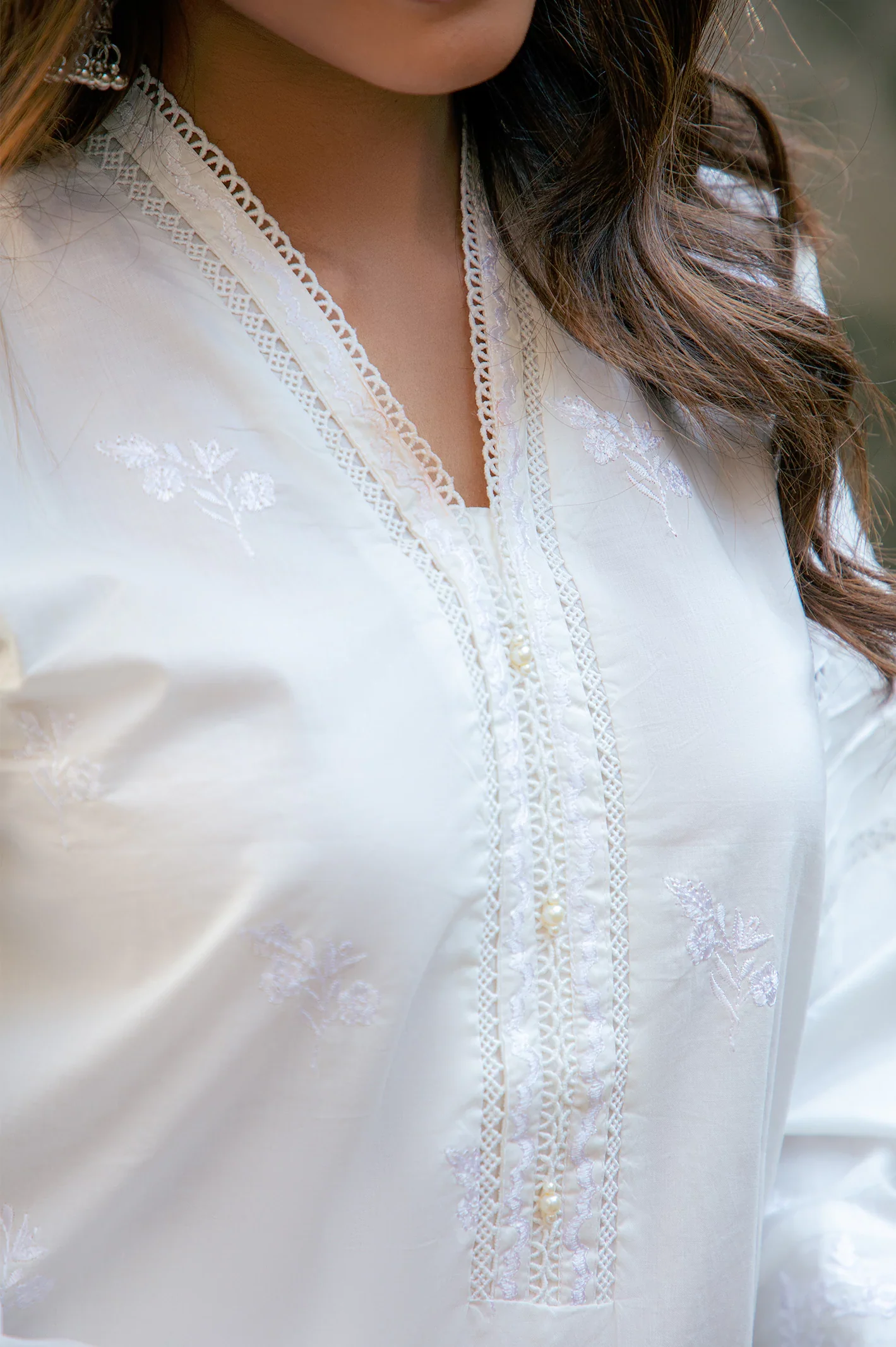 Off White Embroidered Kurti - Image 4
