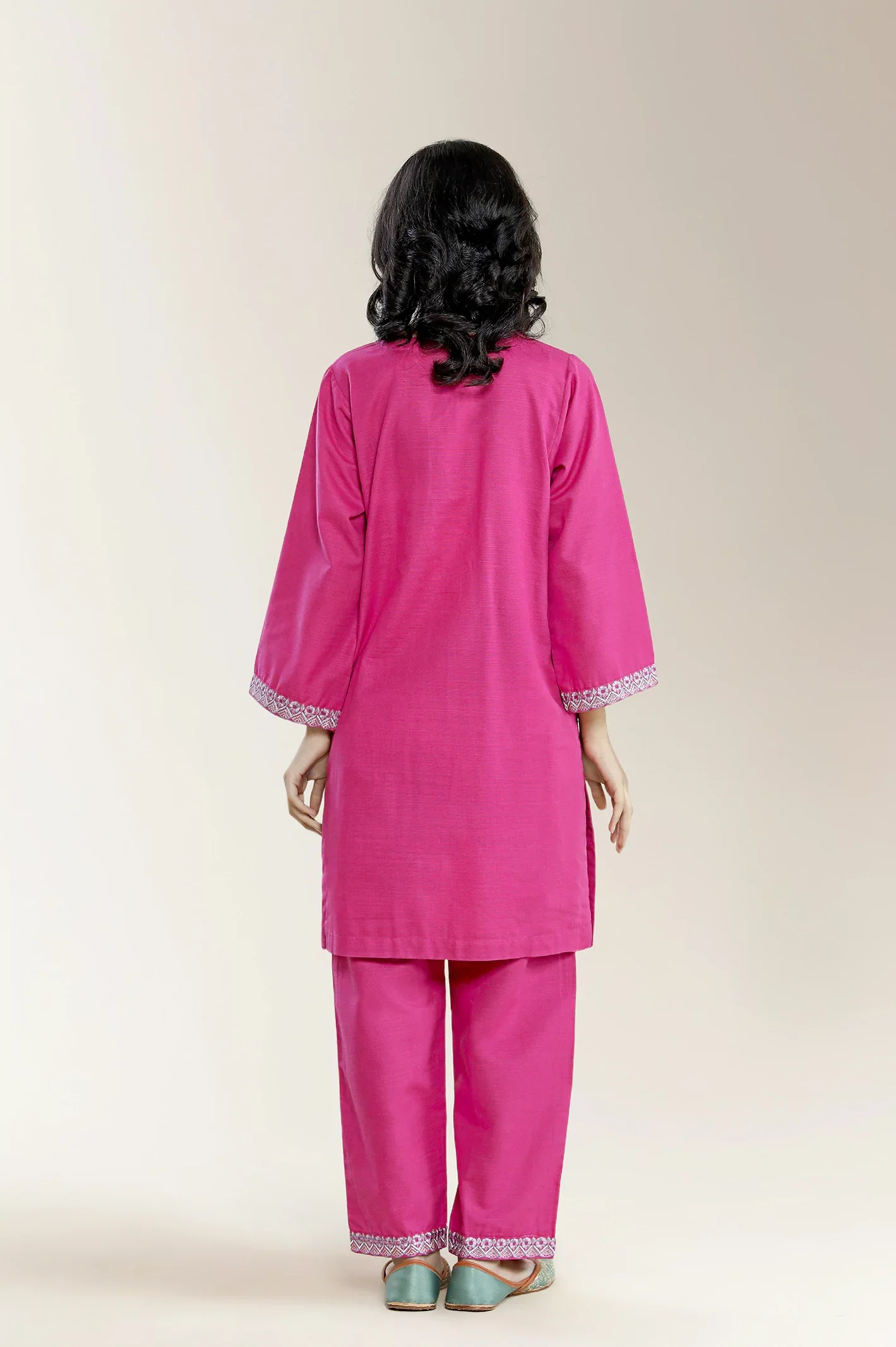 Embroidered Khaddar Magenta Teens 2PC - Image 2