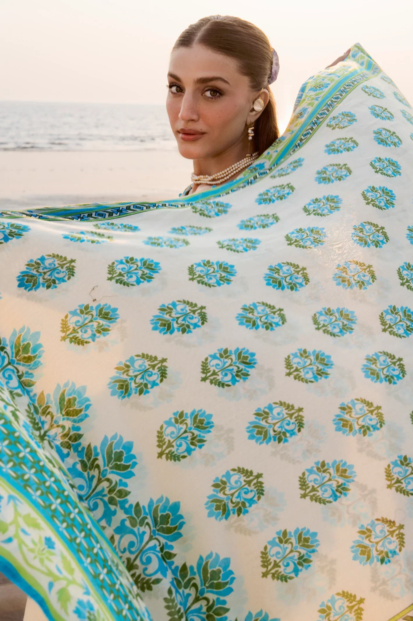 Printed Lawn-Off-white Unstitched 3PC - Image 5