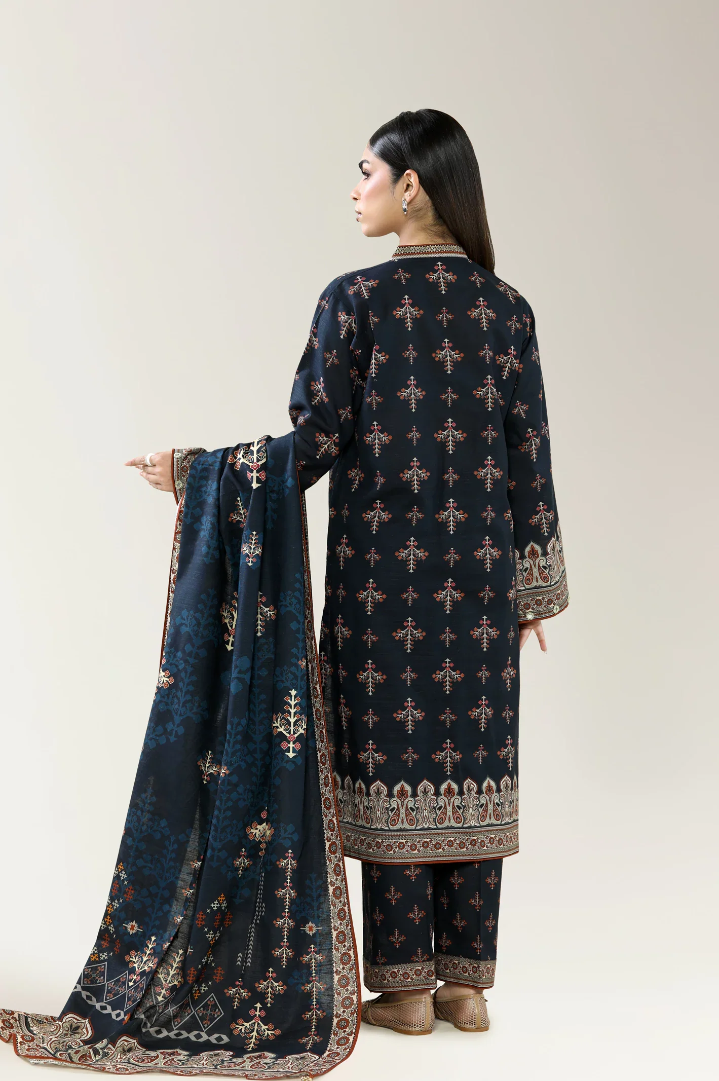 Printed Khaddar-Dark Blue Unstitched 3PC - Image 3