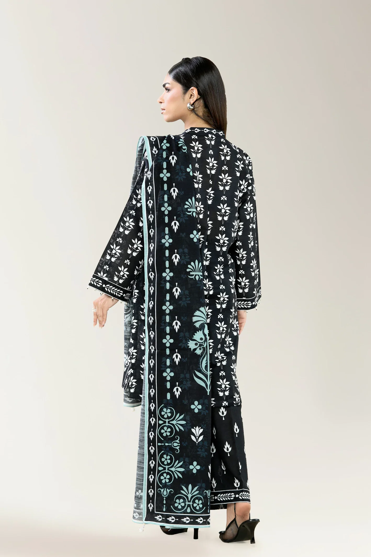 Printed Khaddar-Black Unstitched 3PC - Image 3